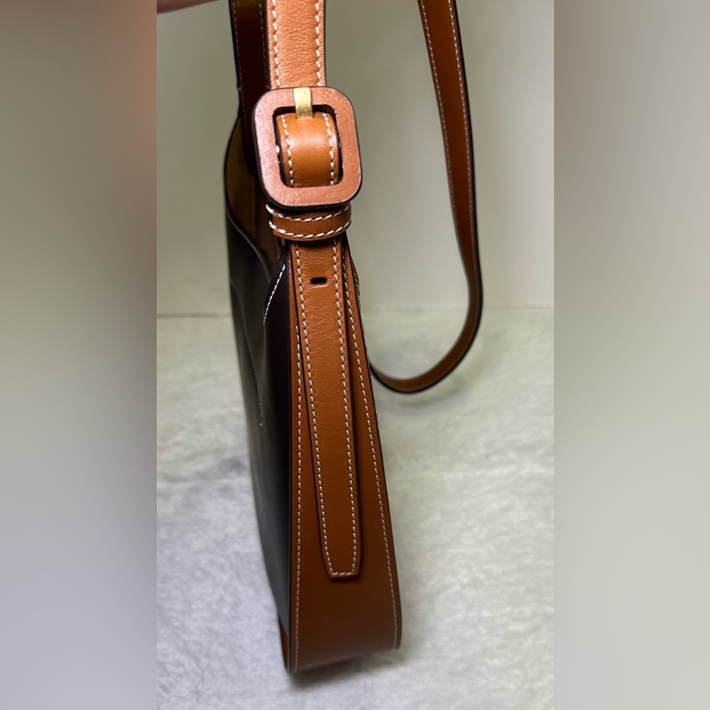 Tory Burch Brown and Tan Shoulder Bag with Gold Emblem🤎 - Picture 5 of 15
